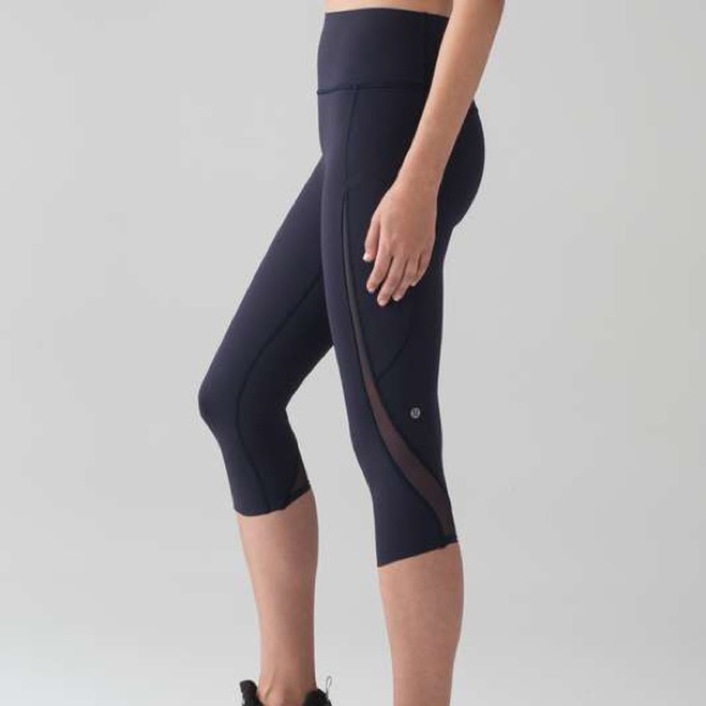 Lululemon Pace Perfect crop- navy